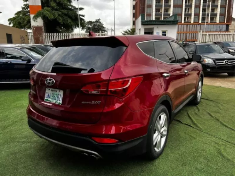 Hyundai Santa Fe   - 2013