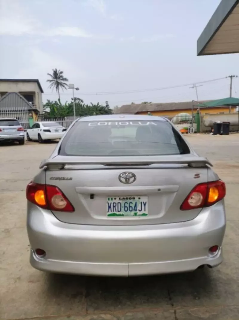 Toyota Corolla   - 2009