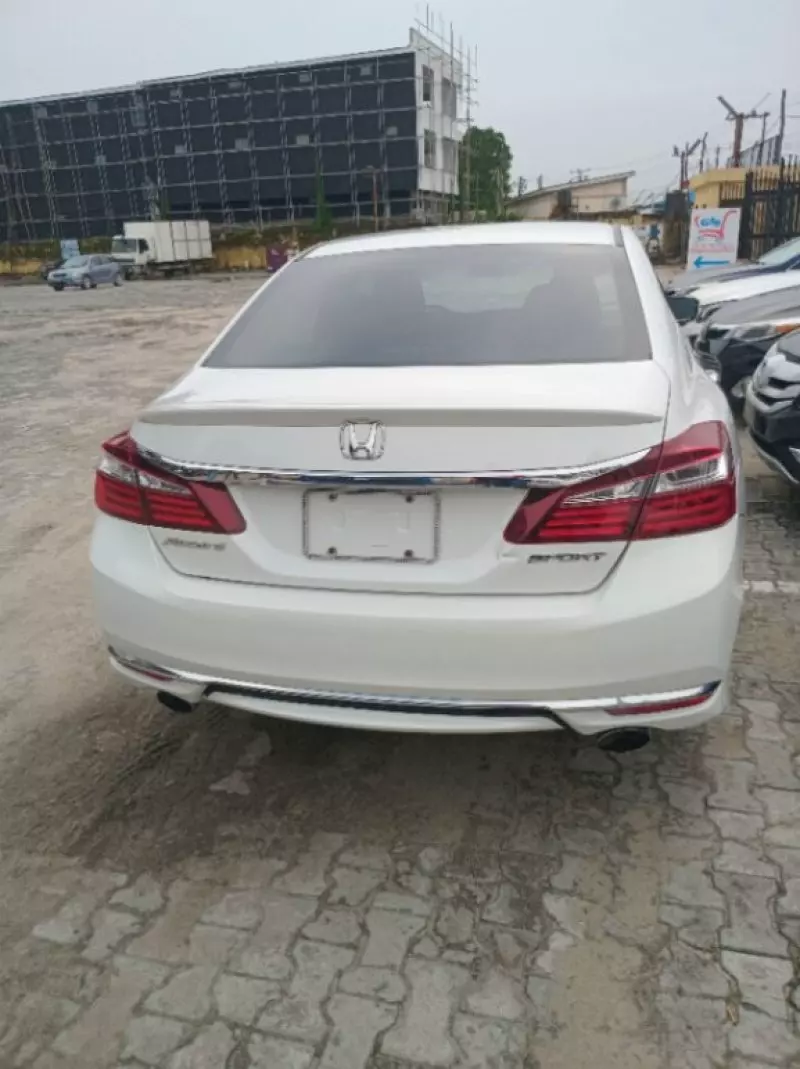 Honda Accord   - 2016