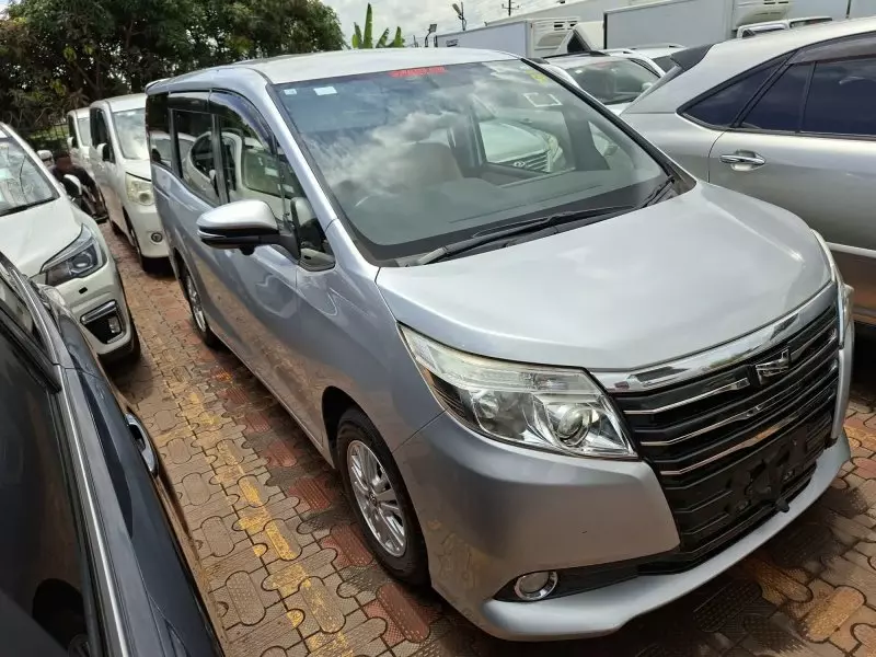 Toyota Noah   - 2014