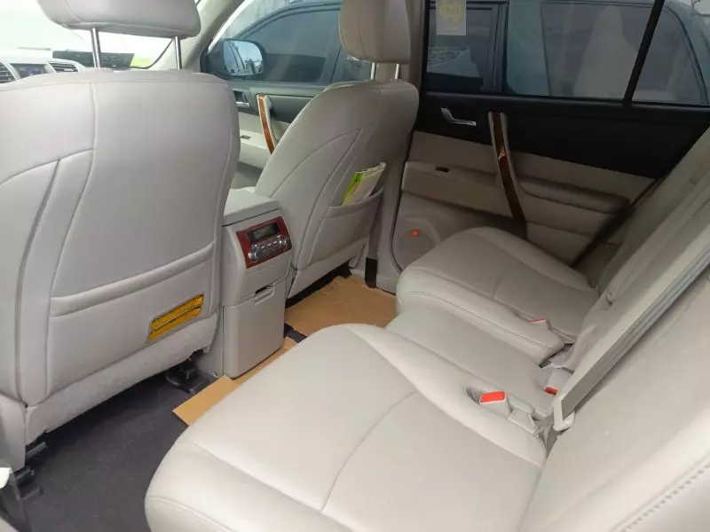 Toyota Highlander   - 2013