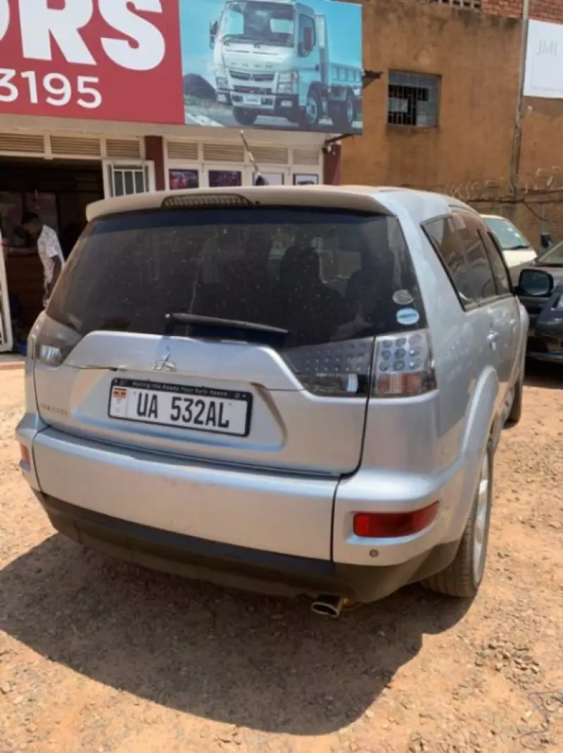 Mitsubishi OUTLANDER   - 2011