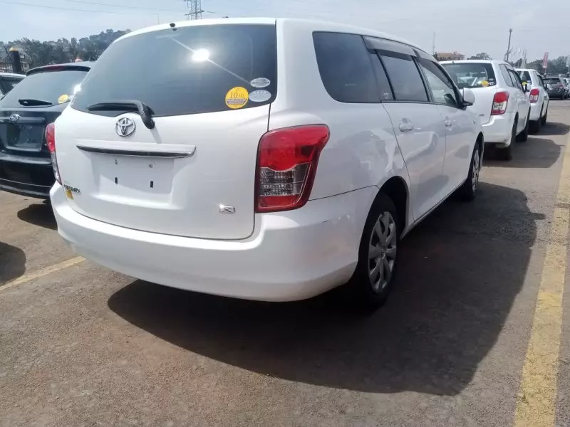 Toyota Fielder    - 2012