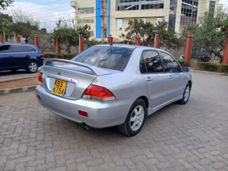 Mitsubishi Lancer   - 2005
