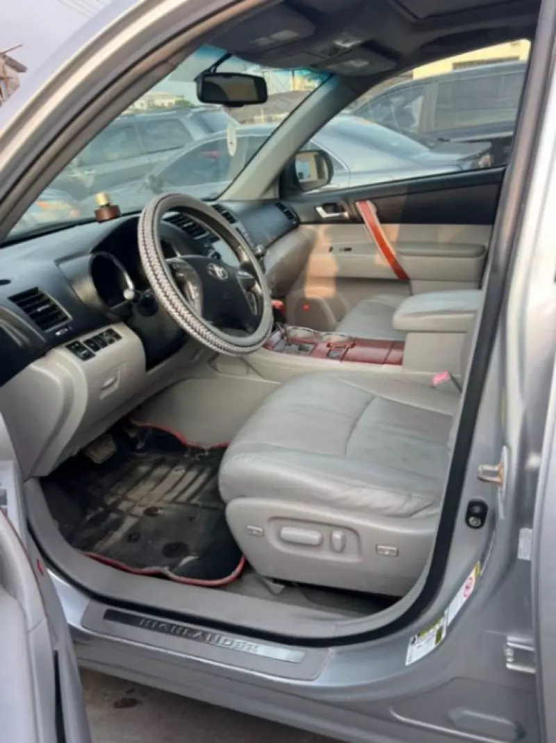 Toyota Highlander   - 2010