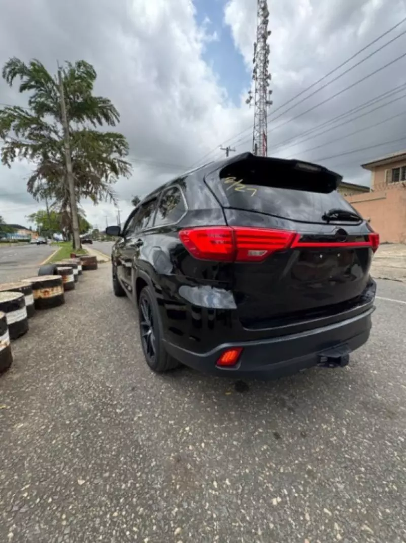 Toyota Highlander   - 2015