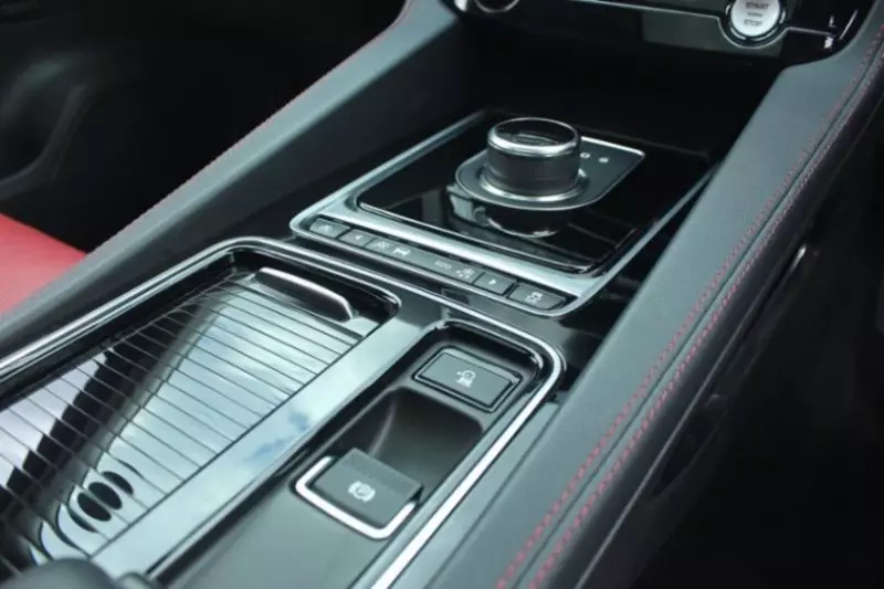 Jaguar F-Pace   - 2017