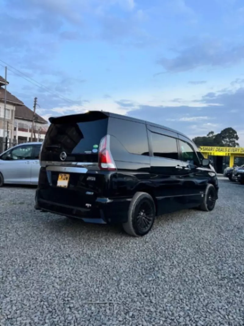 Nissan Serena   - 2018