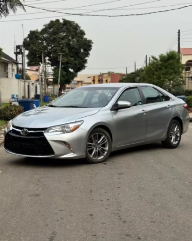 Toyota Camry   - 2016