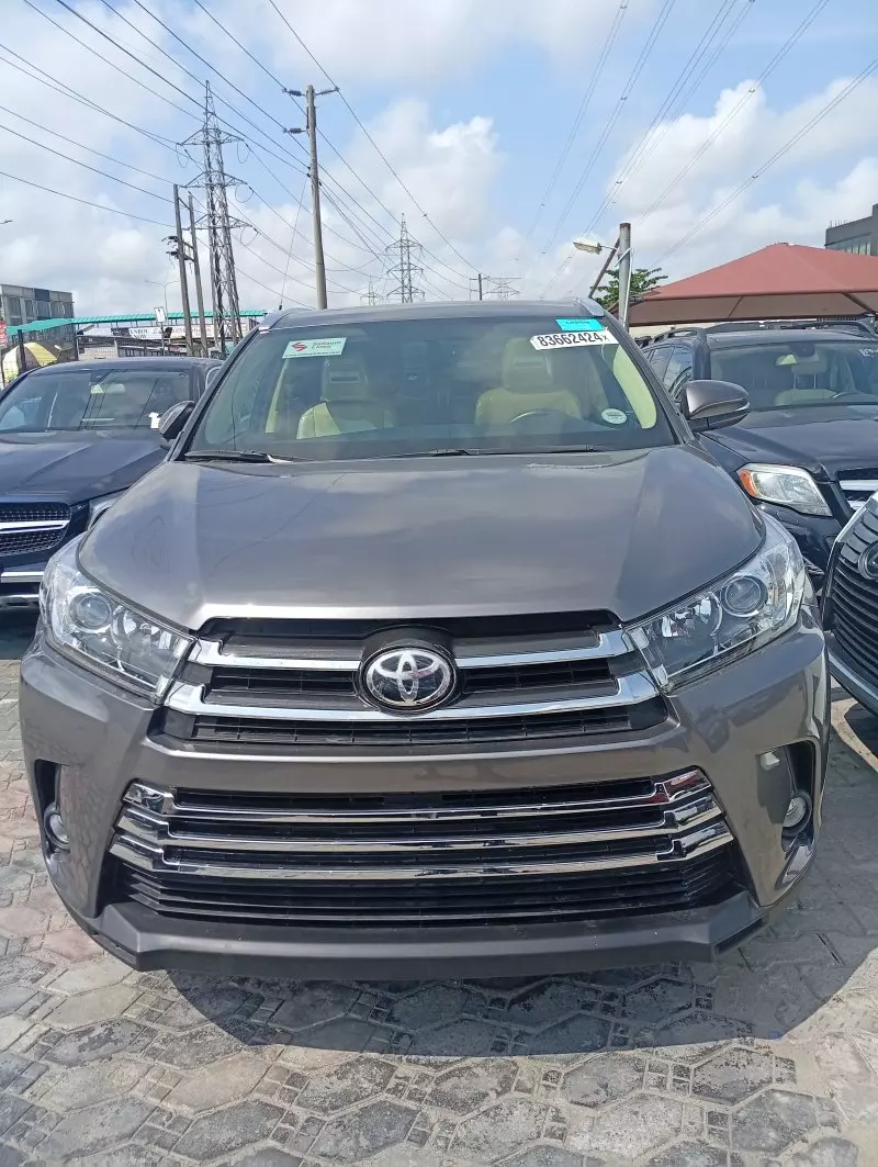 Toyota Highlander   - 2017