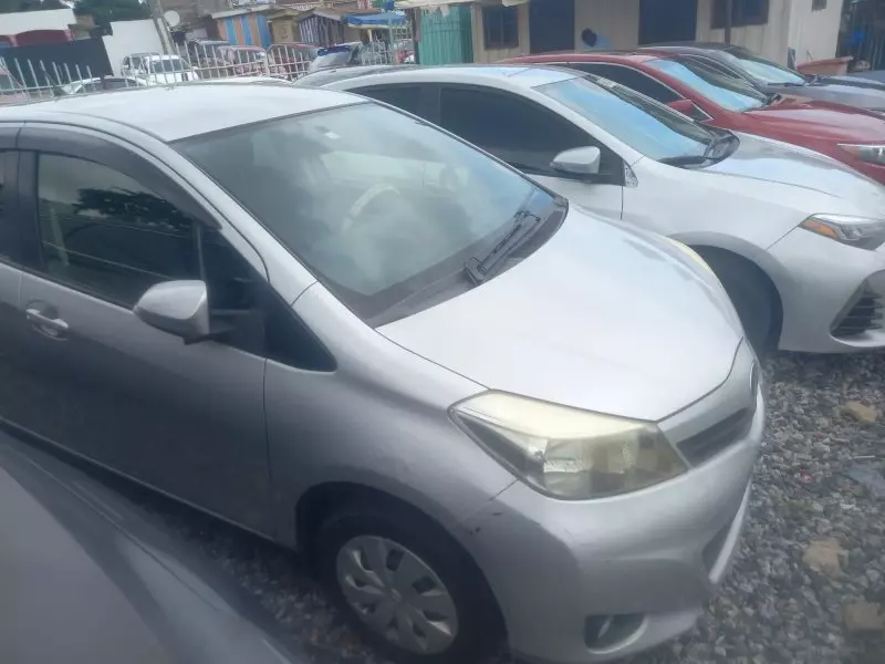 Toyota Vitz   - 2013