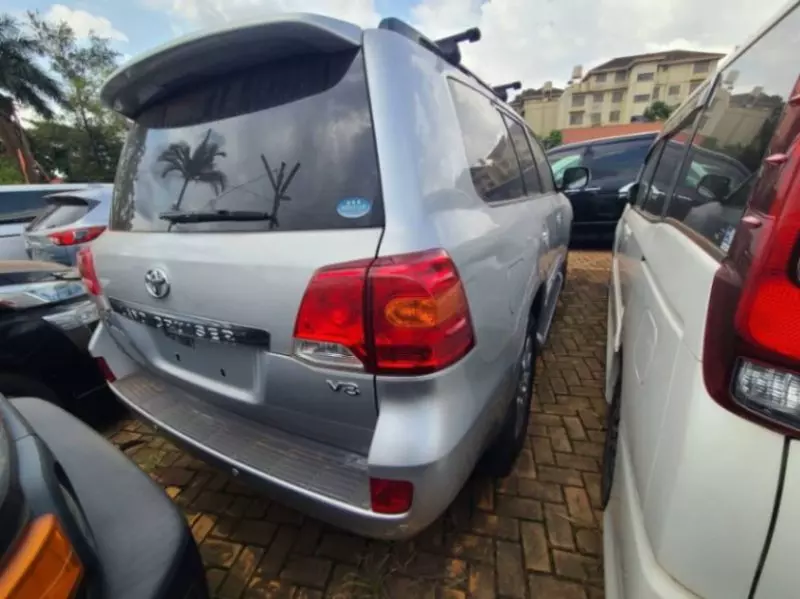 Toyota Land Cruiser V8