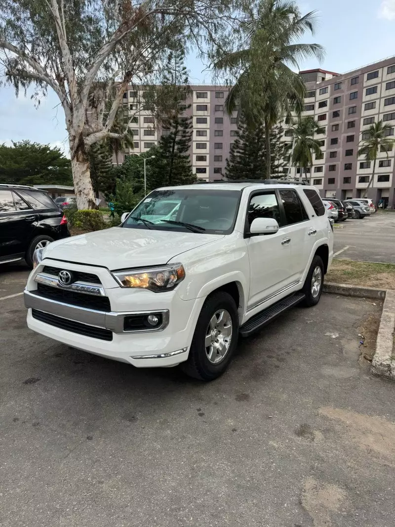 Toyota 4-Runner   - 2010