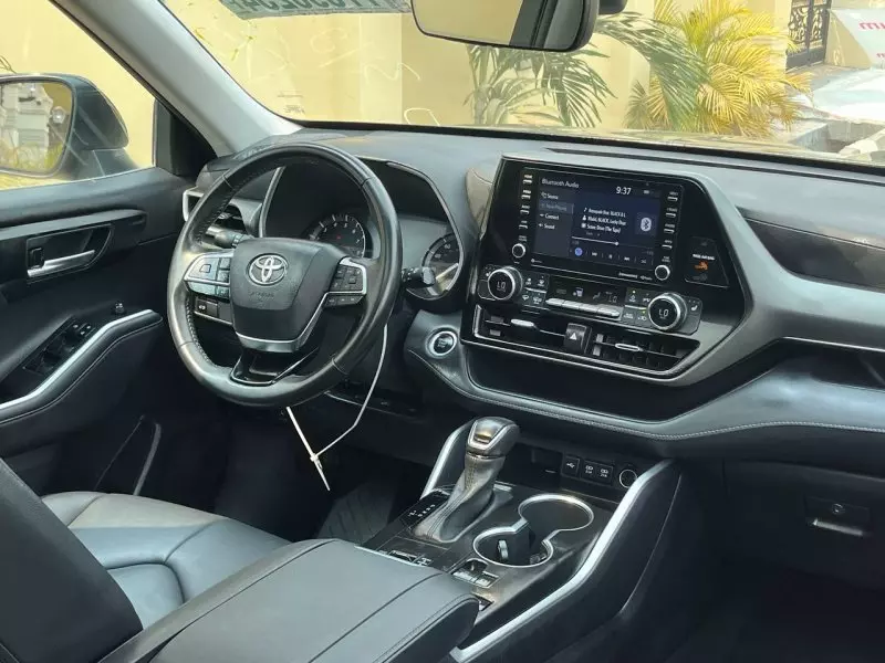 Toyota Highlander   - 2021