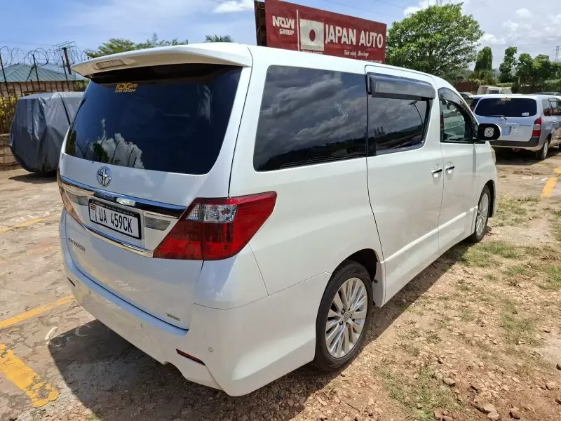 Toyota Alphard   - 2011