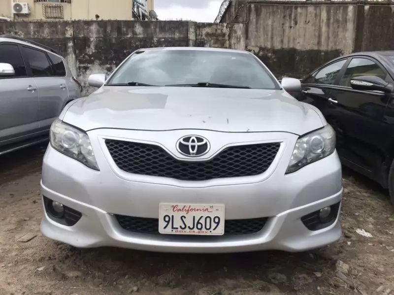 Toyota Camry   - 2010