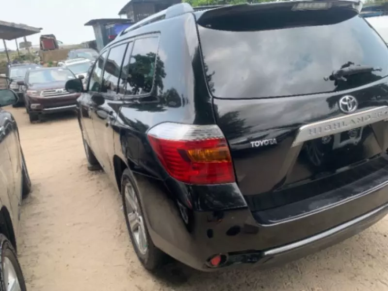 Toyota Highlander   - 2011