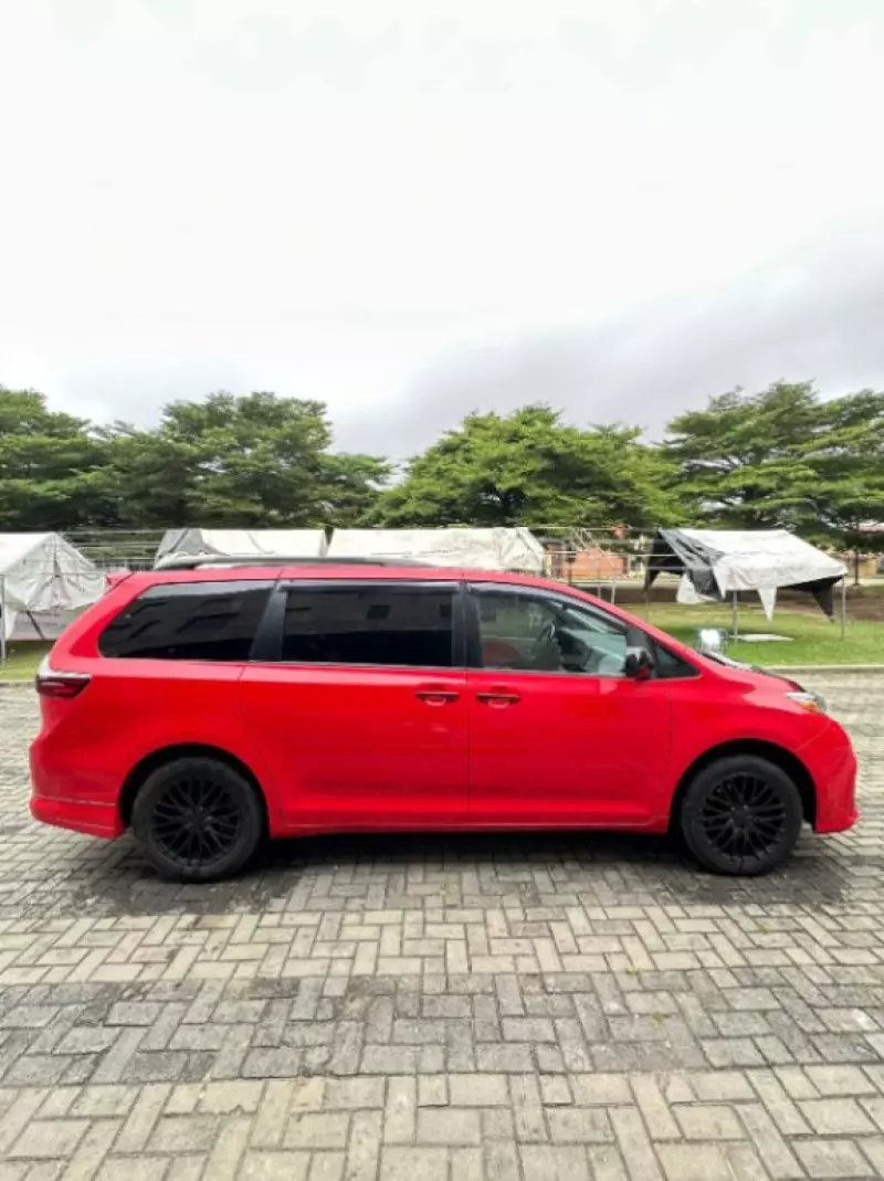 Toyota Sienna - 2015