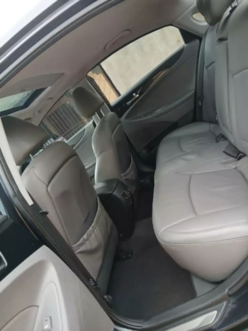 Hyundai Sonata   - 2011