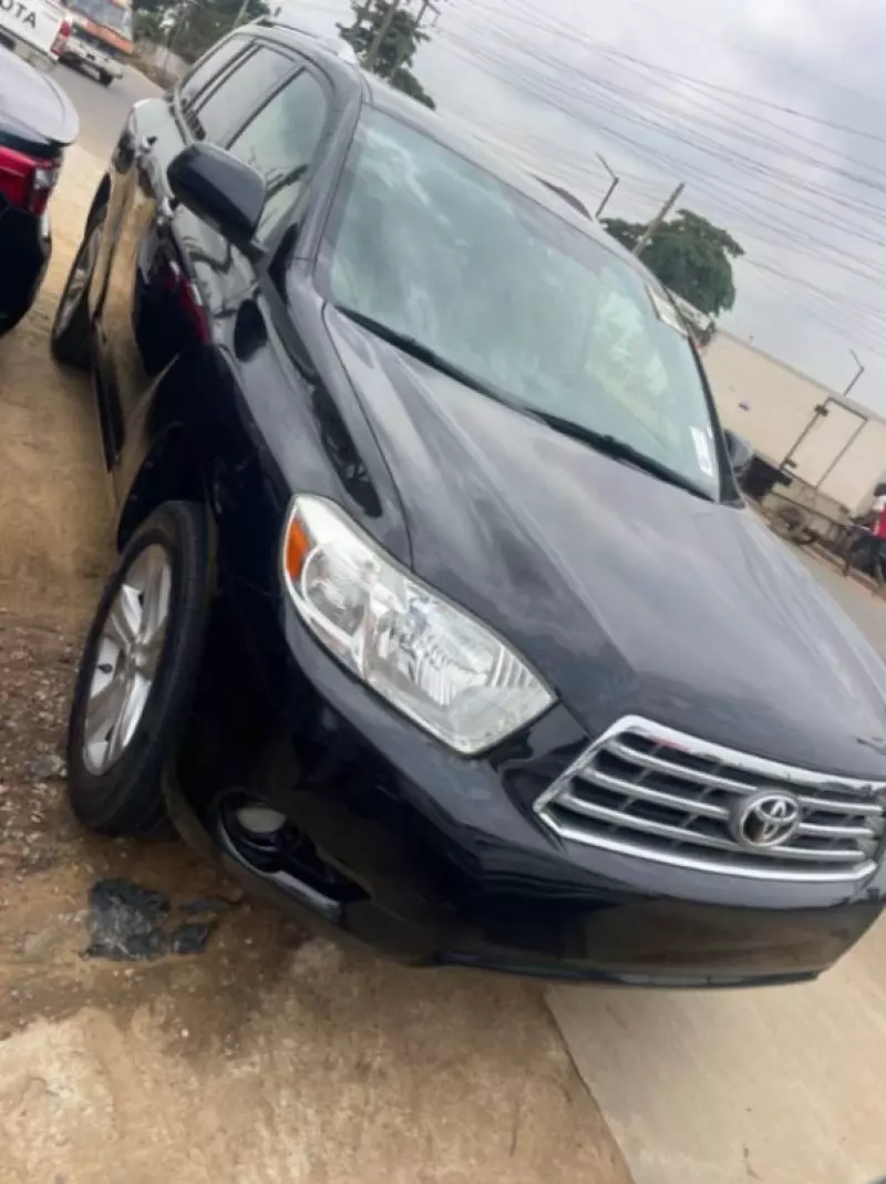 Toyota Highlander   - 2010