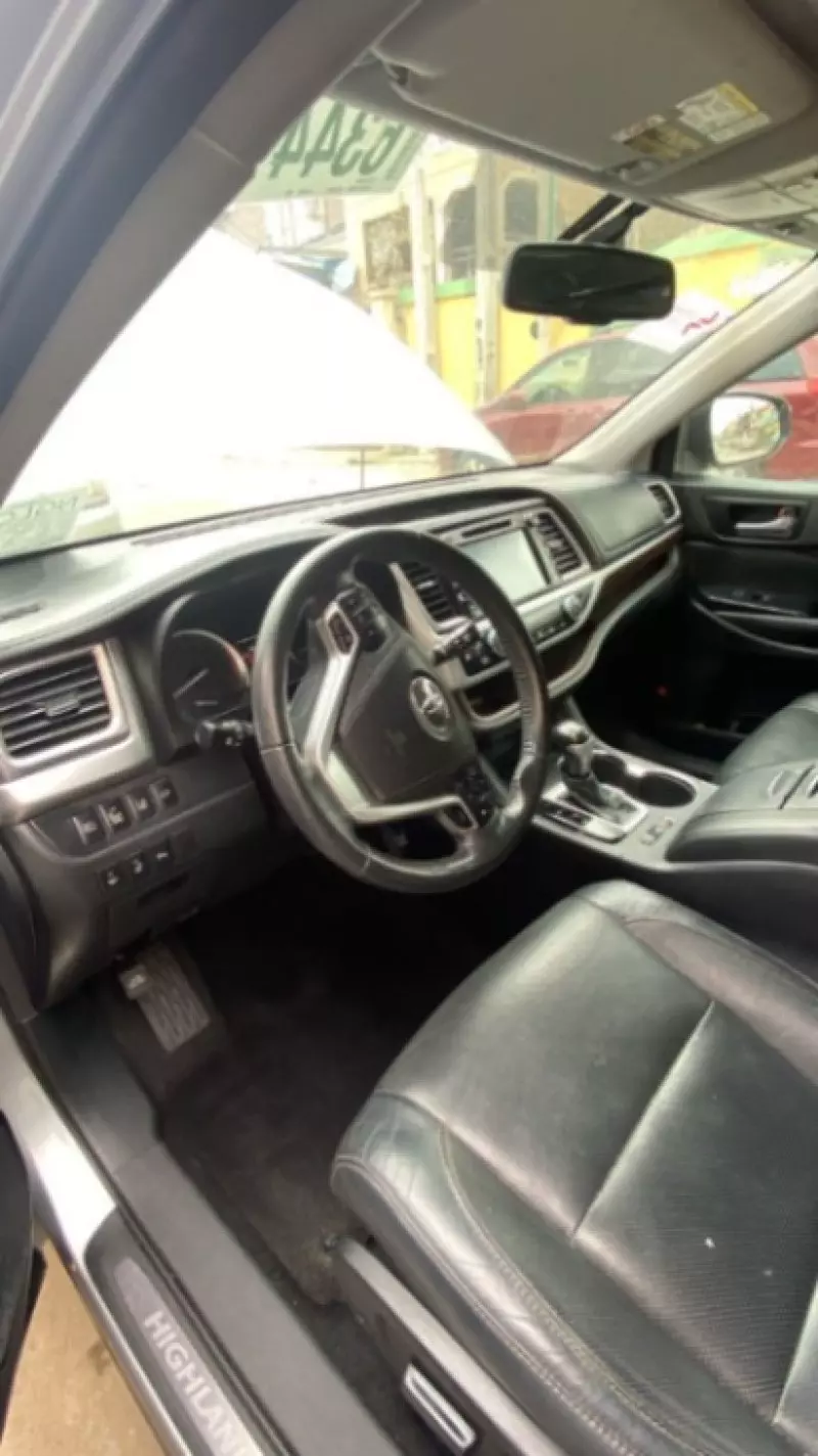 Toyota Highlander   - 2015
