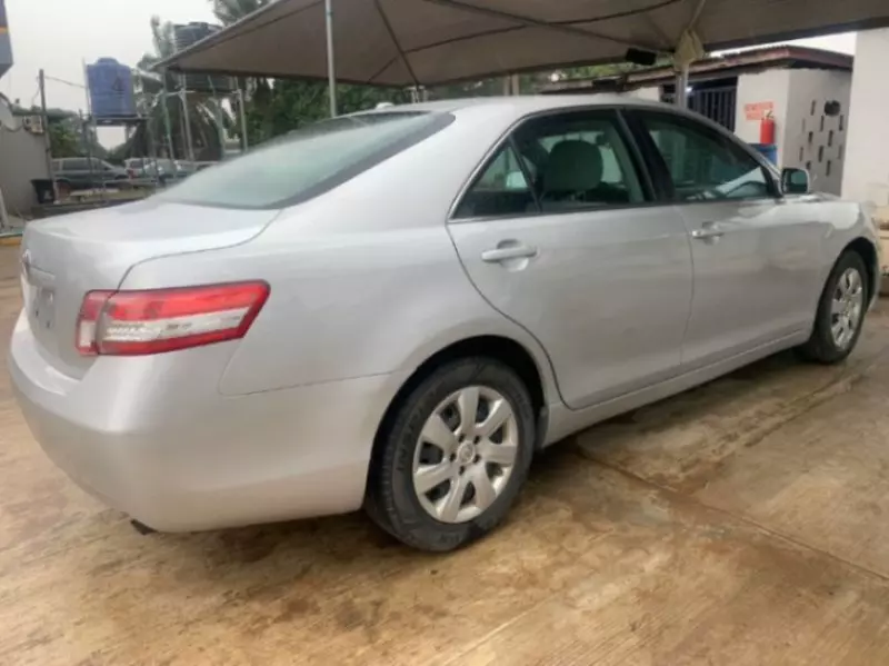 Toyota Camry   - 2011