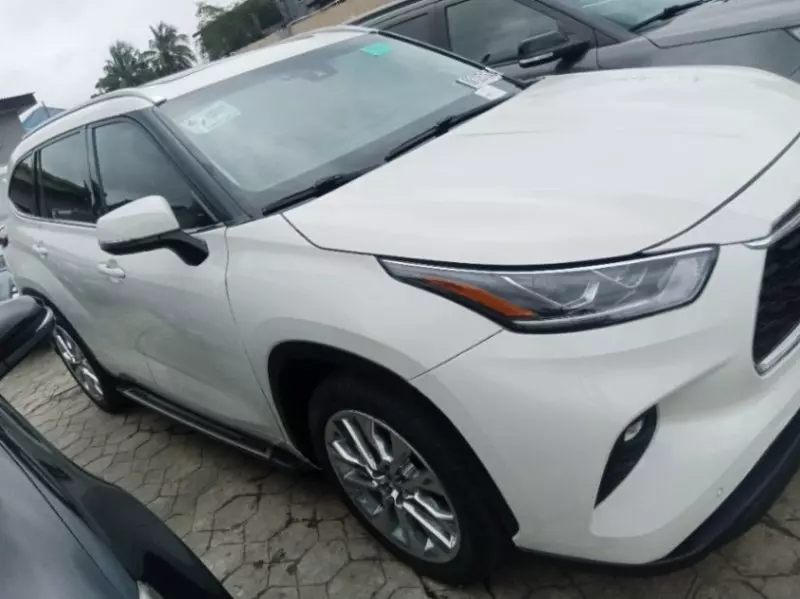 Toyota Highlander   - 2021