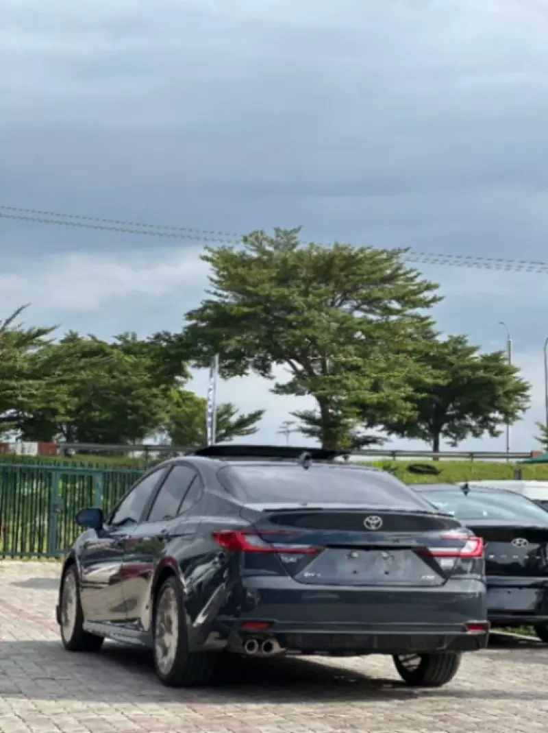 Toyota Camry   - 2025