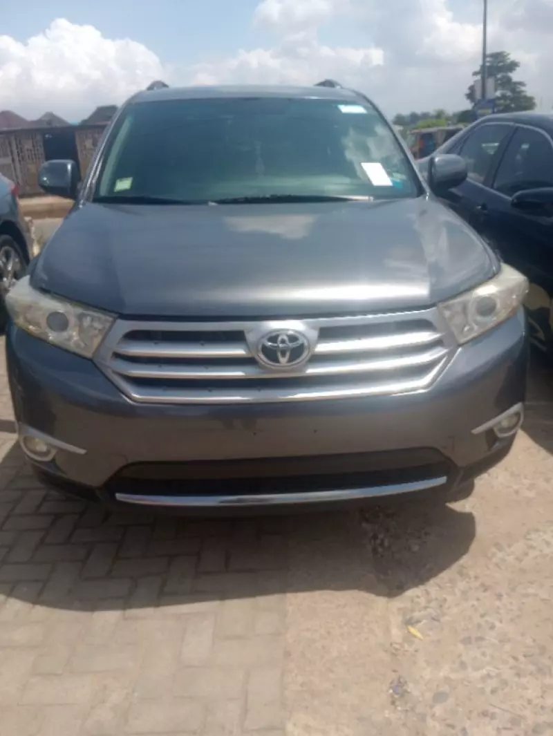 Toyota Highlander   - 2011