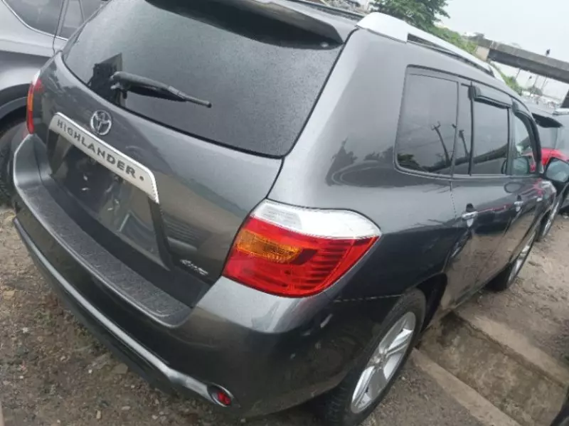 Toyota Highlander   - 2010