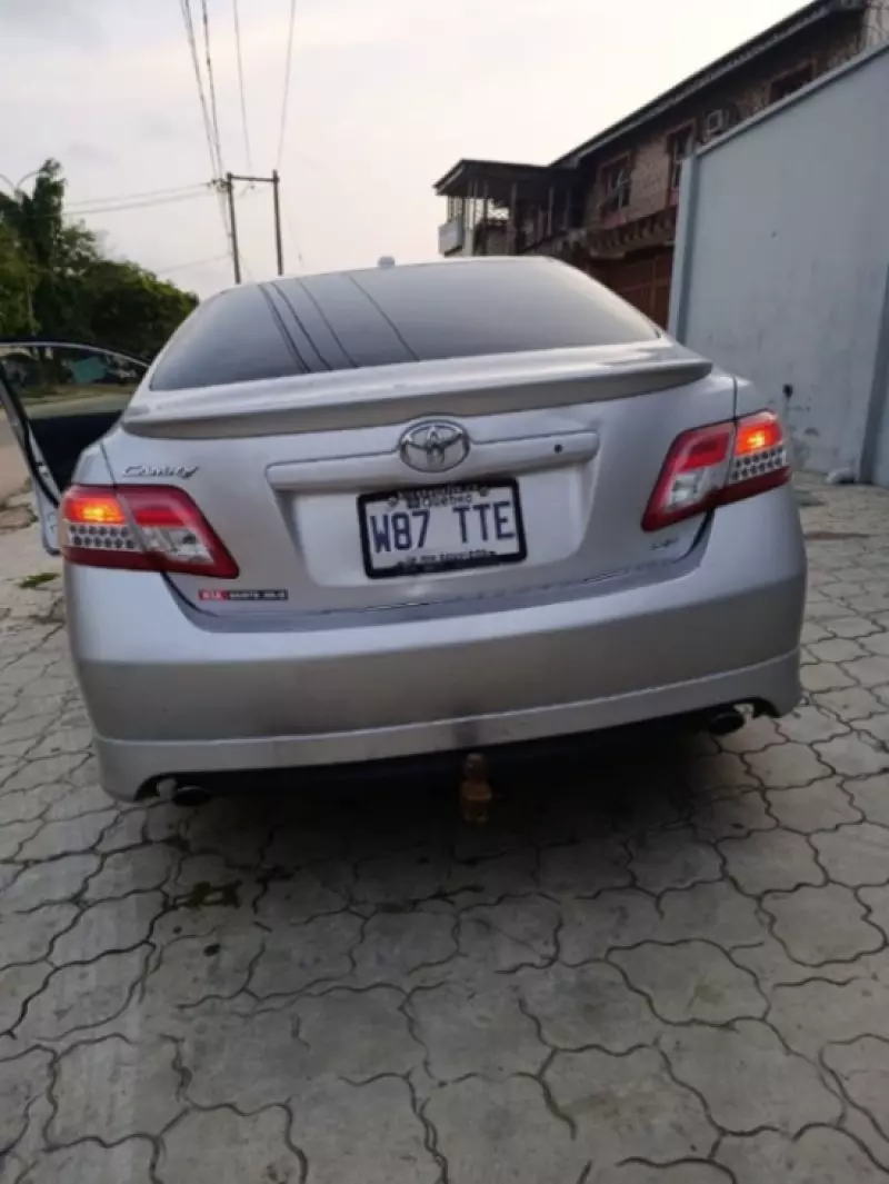 Toyota Camry   - 2010