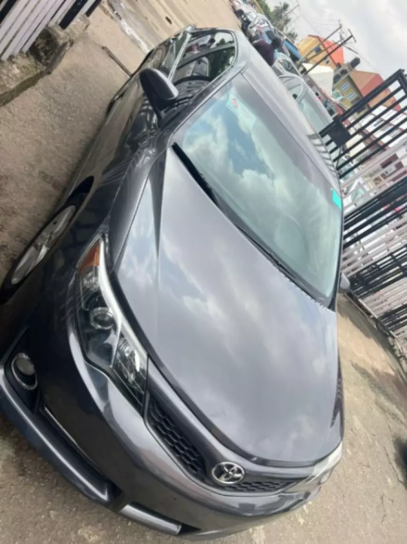 Toyota Camry   - 2014