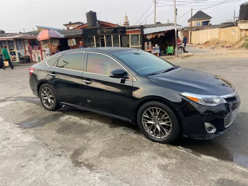 Toyota Avalon   - 2013