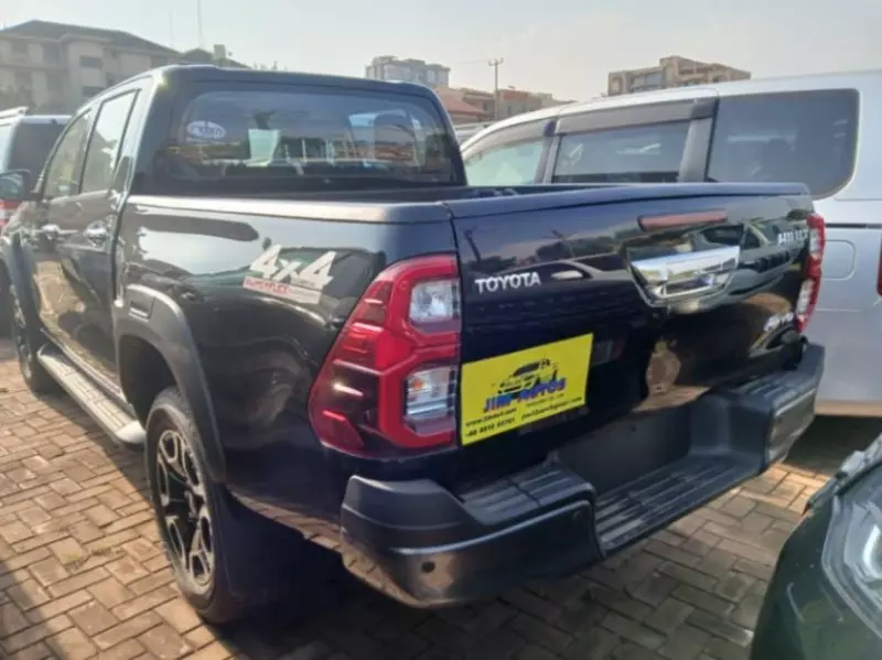 Toyota Hilux   - 2025