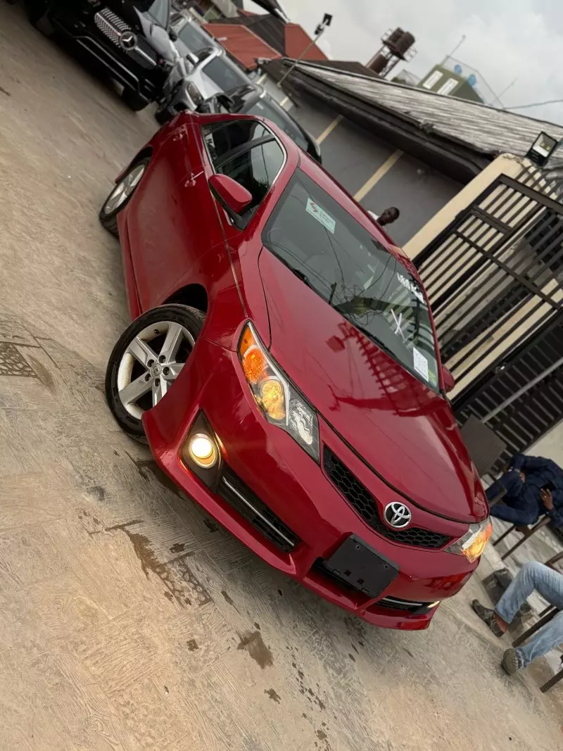 Toyota Camry   - 2014