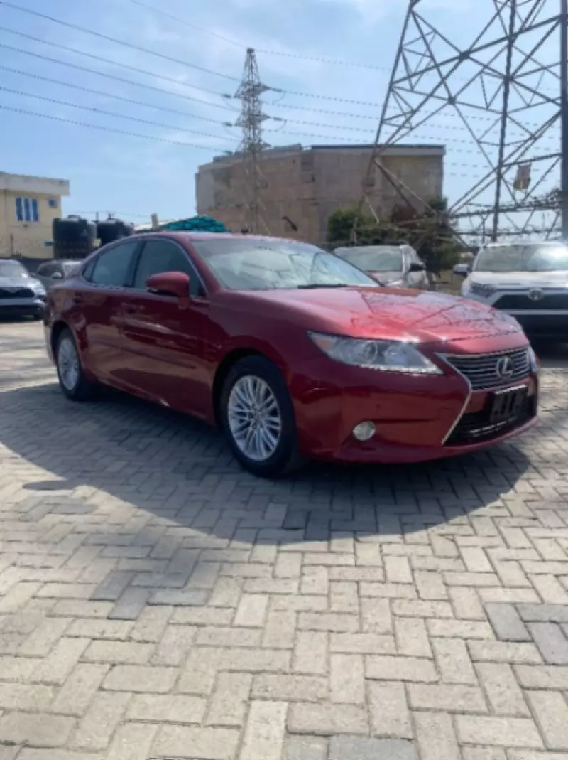 Lexus ES   - 2010