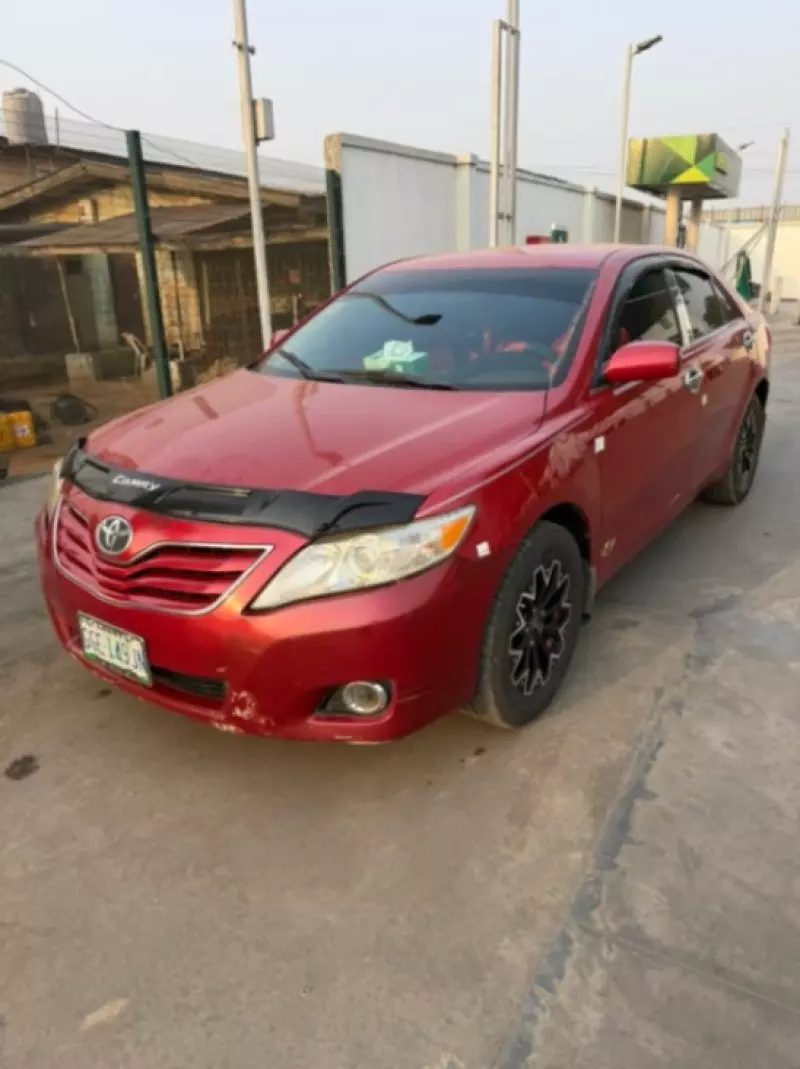 Toyota Camry - 2010