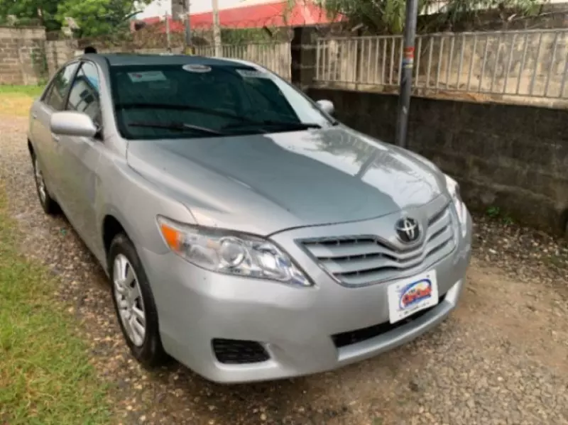 Toyota Camry   - 2010