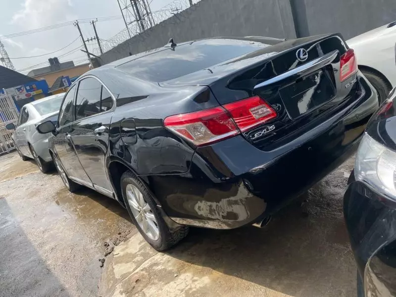 Lexus ES 350   - 2010