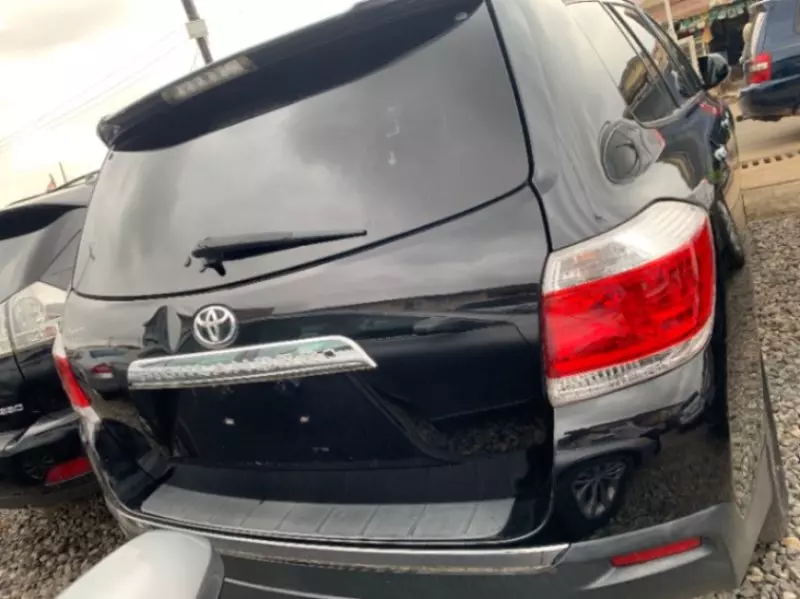 Toyota Highlander   - 2013