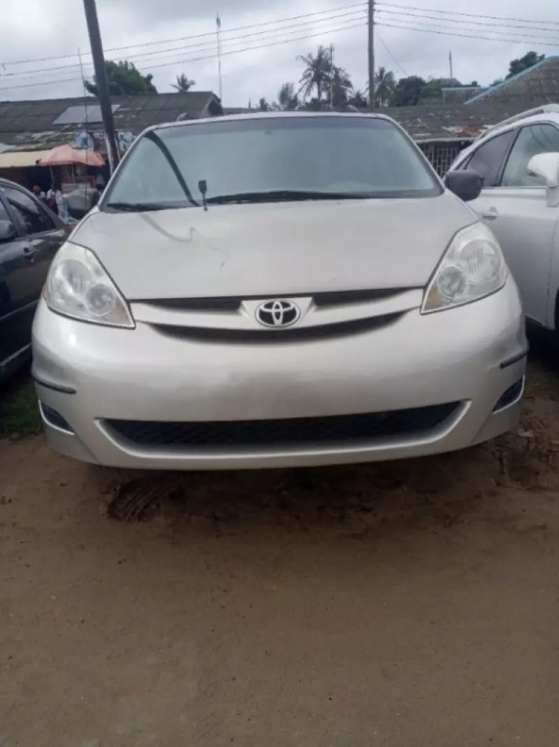 Toyota Sienna   - 2006