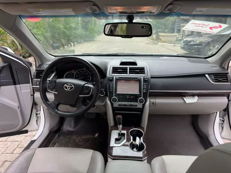 Toyota Camry   - 2014