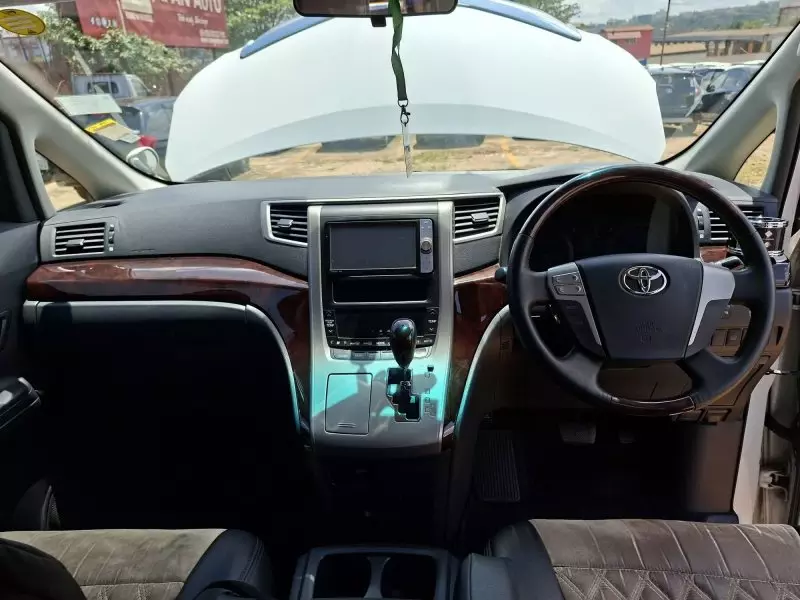 Toyota Alphard   - 2011