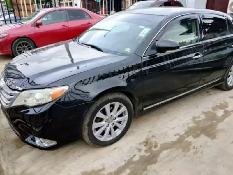 Toyota Avalon   - 2011