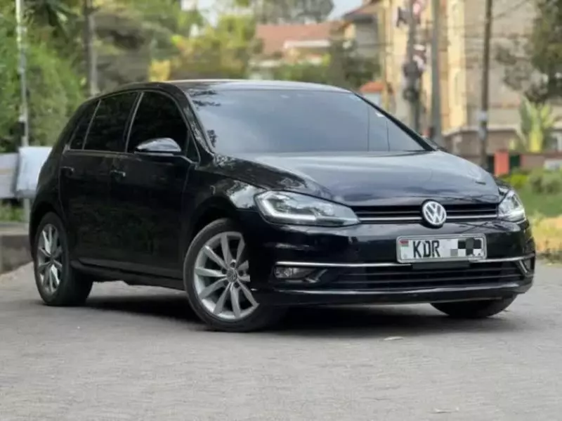 Volkswagen Golf   - 2017