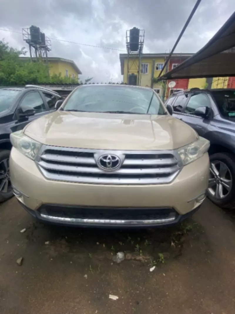 Toyota Highlander   - 2013