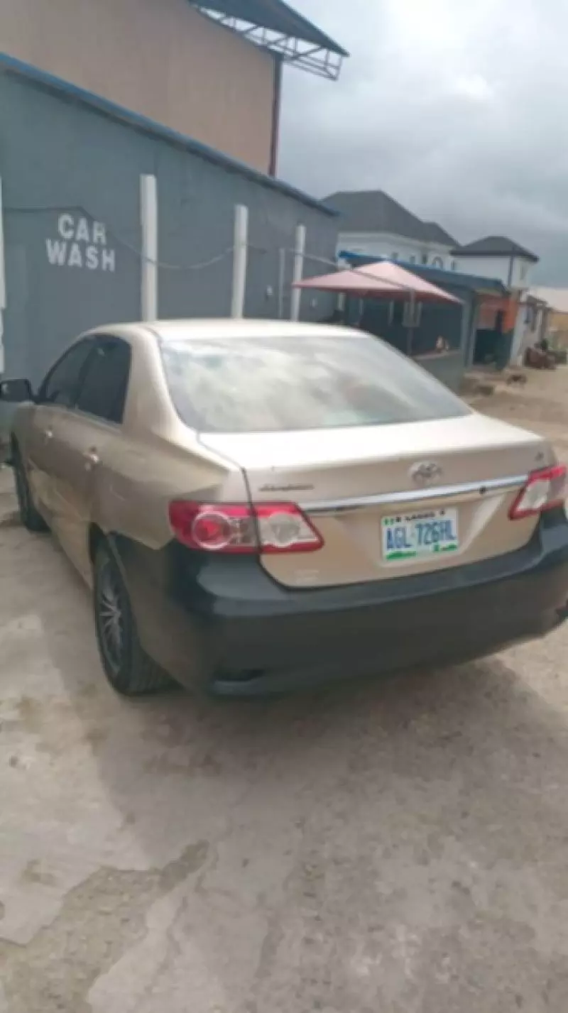 Toyota corolla   - 2013