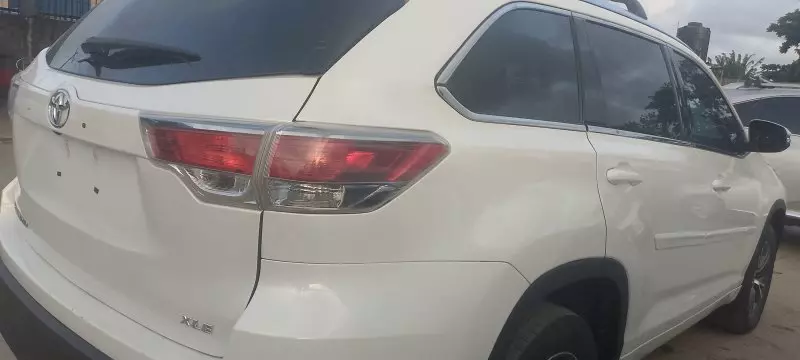 Toyota Highlander   - 2016
