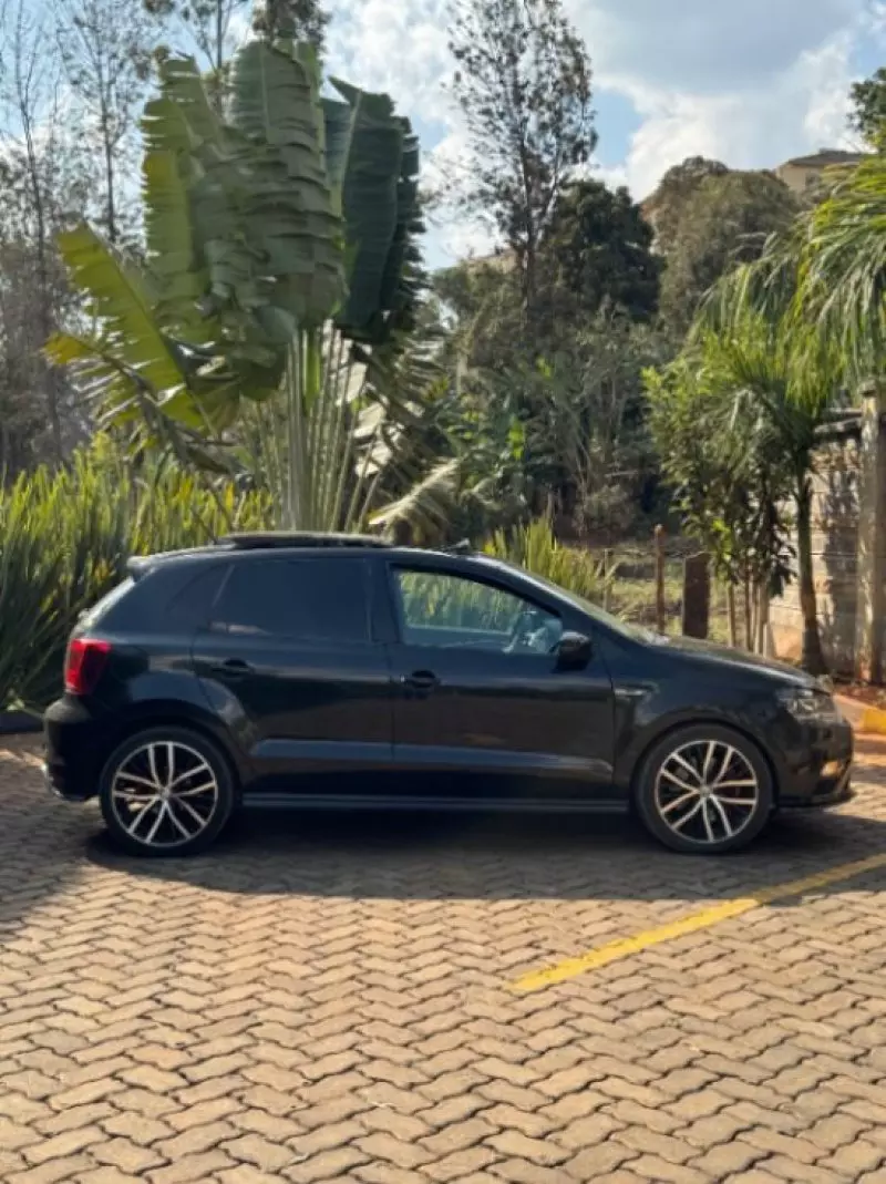 Volkswagen Polo   - 2017