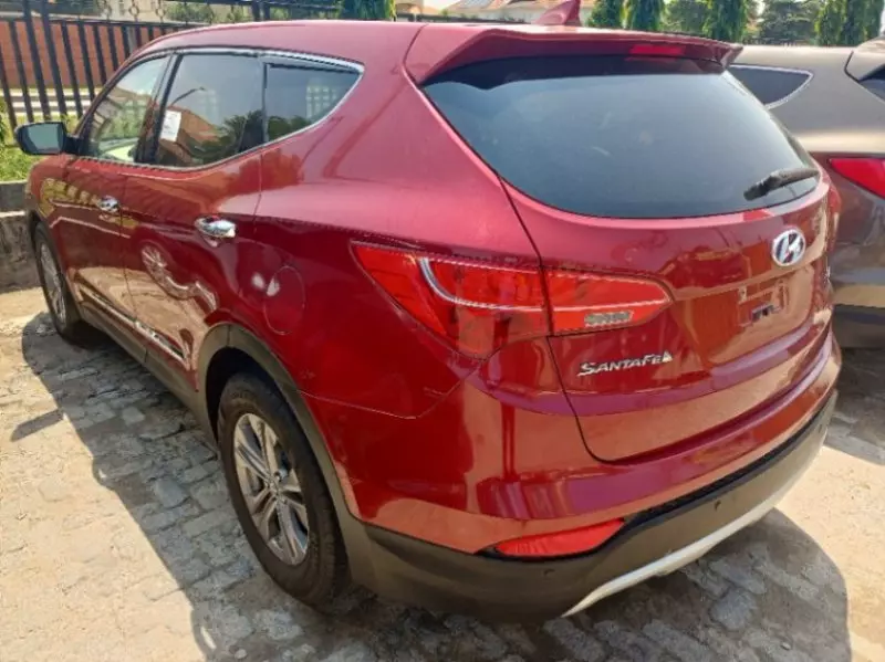 Hyundai Santa Fe   - 2013
